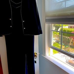 Mother of the bride gown! Navy blue! Two
Piece with jacket Rhinestone detail!